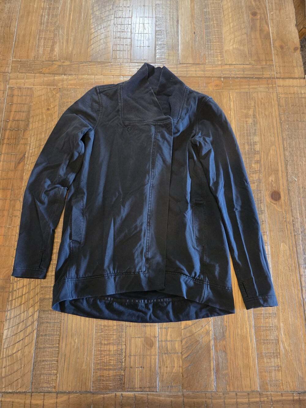 Lululemon Athletica Women’s Black Jacket Two Snap Size 4 Long Sleeve Pockets